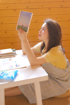 俄罗斯美女尿尿